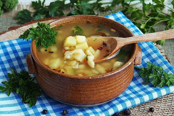 Zupa ziemniaczana z zacierkami - domowy przepis krok po kroku