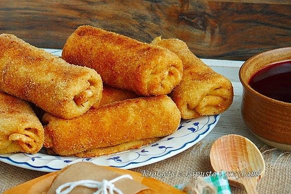 Krokiety z kapustą, wędzonymi śliwkami i grzybami