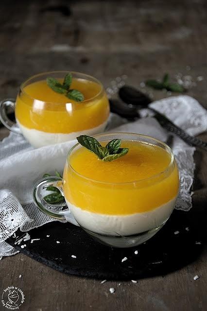 Kokosowo-brzoskwiniowa panna cotta