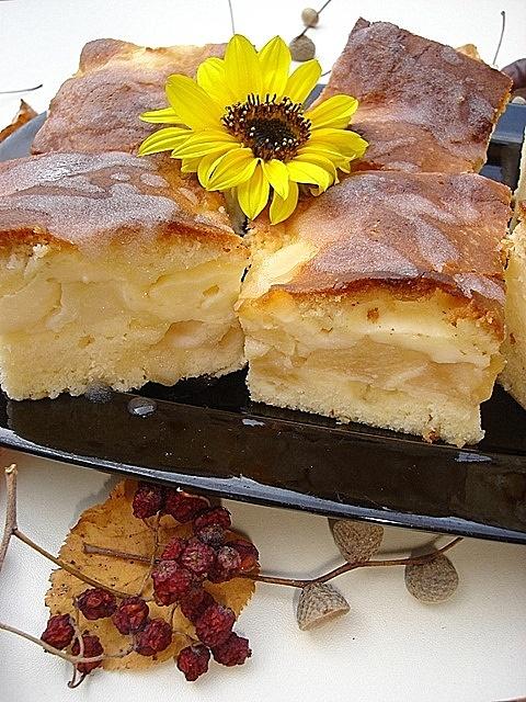 Ciasto z budyniem i jabłkami