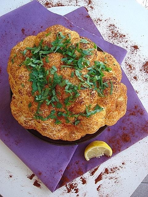 Pieczony kalafior w paprykowo-czosnkowej marynacie