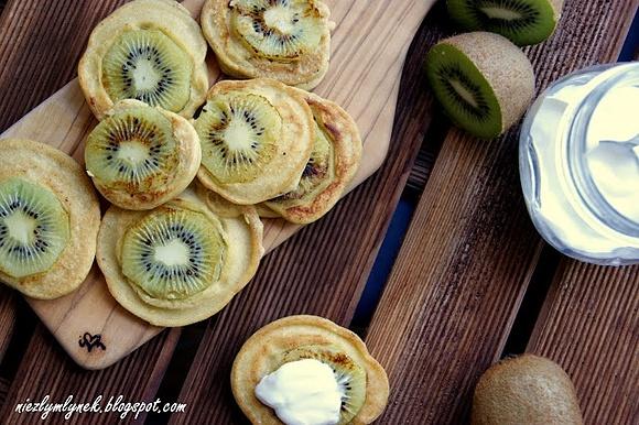 Bezglutenowe placuszki z mąki jaglanej i kiwi