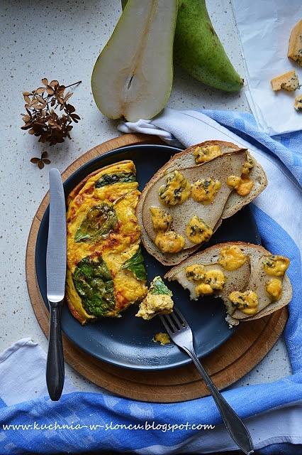 Projekt śniadanie: omlet dyniowy i grzanki z gruszką