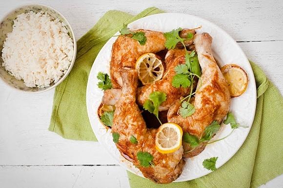 Pieczone udka z kurczaka w sosie cytrynowym