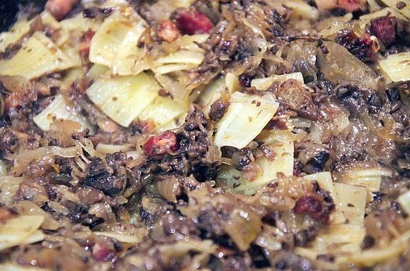Łazanki z kapustą, pieczarkami i boczkiem