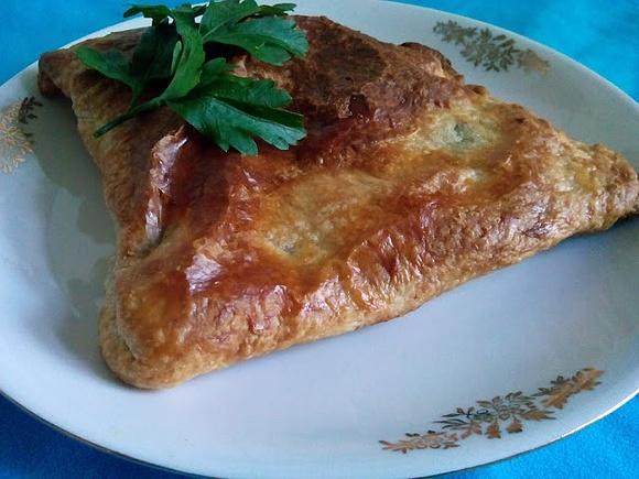 Ciasto francuskie ze szpinakiem i ricottą