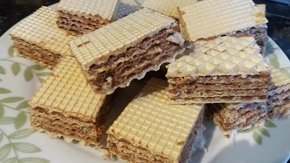 Wafle tortowe z kakaową masą z mleka w proszku