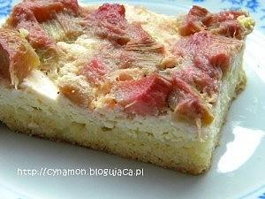 Sernik rabarbarowy na kruchym cieście