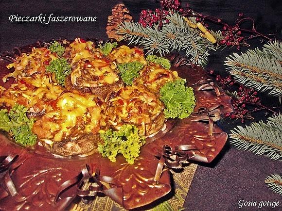 Pieczarki faszerowane szynką i serem na domową przekąskę