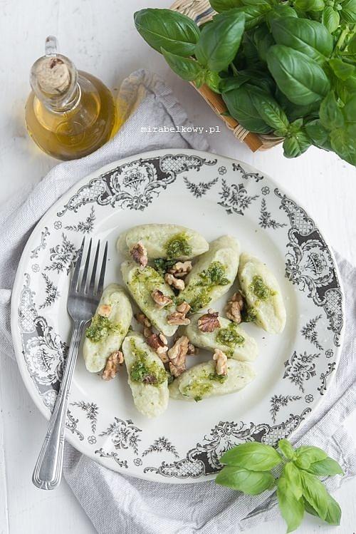 Leniwe z gorgonzolą i bazyliowym pesto