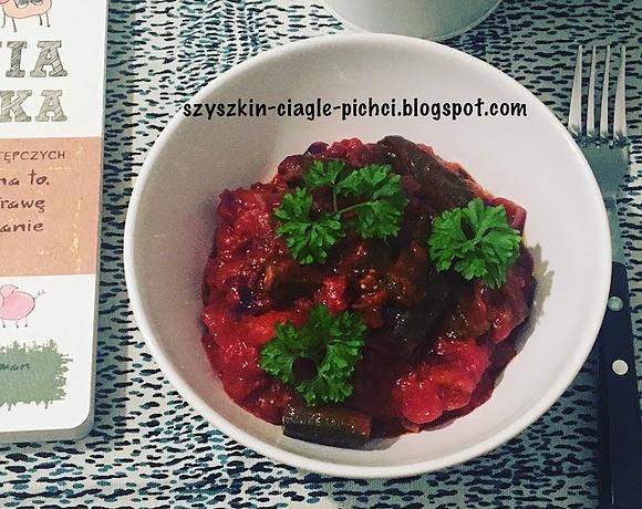 Okra w pomidorach