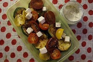 Sałatka z grillowaną cukinią i sosem tzatziki