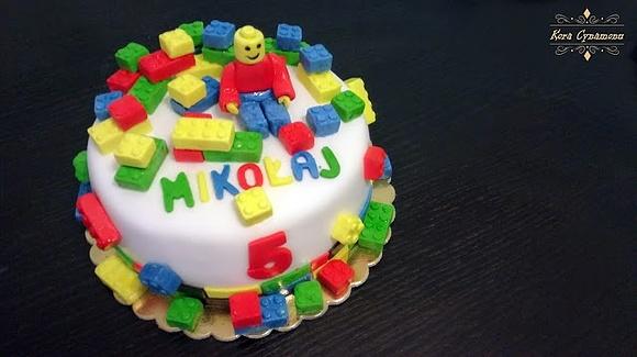 Tort lego na 5. urodziny mikołaja.