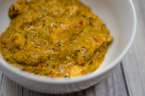 Aromatyczny kurczak curry z sosem bez nabiału
