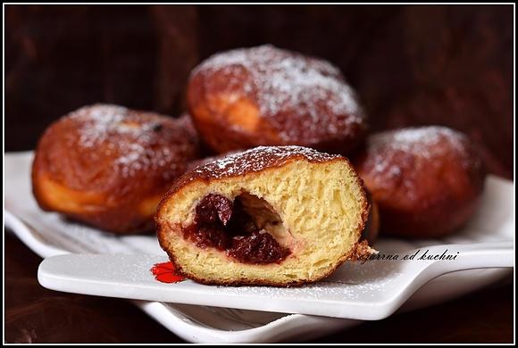 Pączki z wiśniami