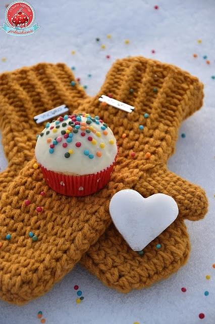 Muffiny z białą czekoladą i kolorową posypką