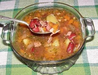 Zupa z czerwonej fasoli w szybkowarze