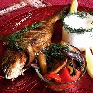 Pieczona dorada marynowana w musztardzie i curry