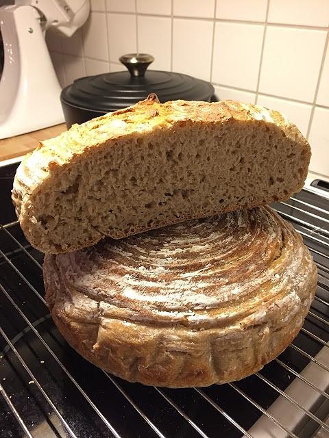 Vermont sourdough chleb z garnka żeliwnego