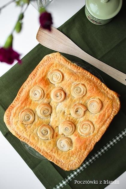 Pie z kurczakiem, porem i zieloną cebulką