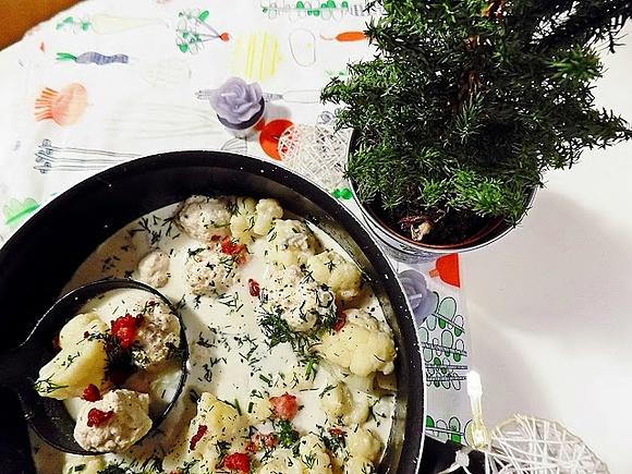 Zupa kalafiorowa z gorgonzolą i pulpetami z indyka