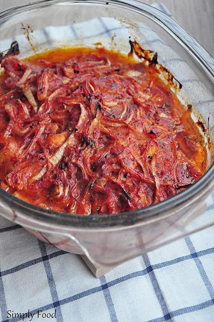 Karkówka pieczona w keczupie i cebuli