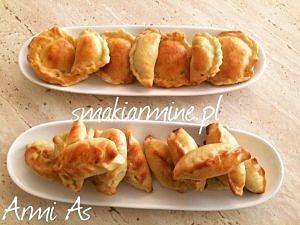 Pieczone pierożki z jajkiem i szczypiorkiem
