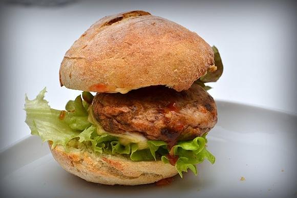 Aromatyczne pieczone burgery z kurczaka dla leniwych