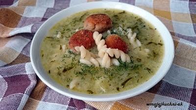 Zupa ogórkowa z makaronem i klopsami