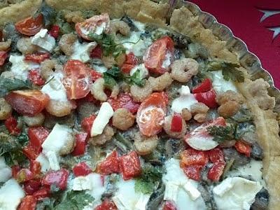 Pieczarkowa tarta z krewetkami i serem camembert