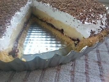 Tarta z kremem i bitą śmietaną