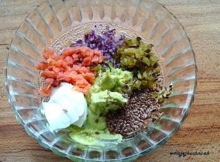 Pasta z awokado z wędzonym łososiem