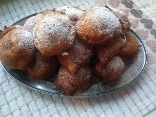 Angielskie pączki z różą