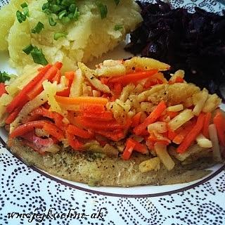 Pieczona sola z warzywami