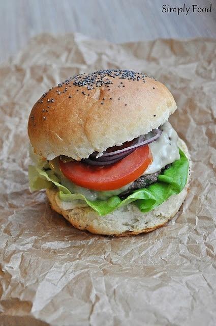 Hamburgery - domowy fast food z mięsem i warzywami