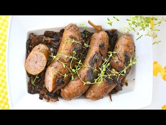 Biała kiełbasa w pieczarkach