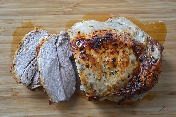 Pieczona szynka w rozmarynie