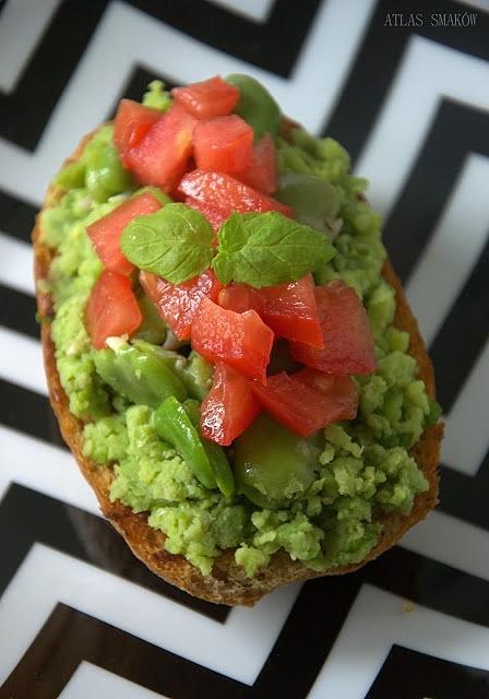 Bruschetta z bobem i bazylią