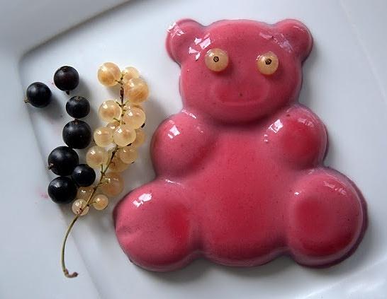 Panna cotta z czarnych porzeczek