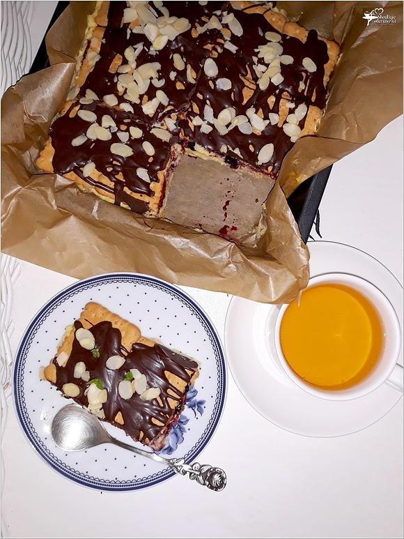 Szybkie ciasto karpatkowo-jagodowe bez pieczenia