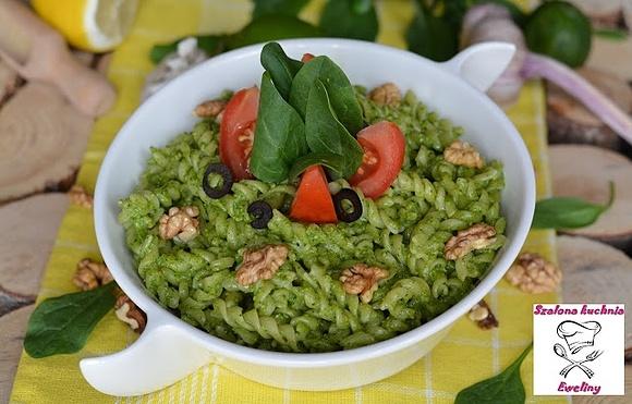 Makaronowe świderki ze szpinakowym pesto