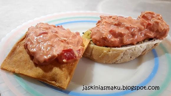 Pasta z papryką i serem żółtym