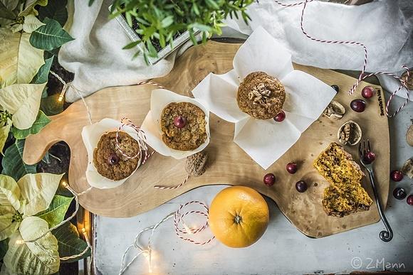 Muffiny zimowe z pomarańczą, mandarynką, żurawiną i orzechami włoskimi