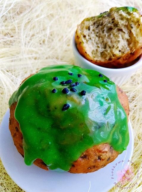 Pączki ze szpinakiem w zielonej czekoladzie