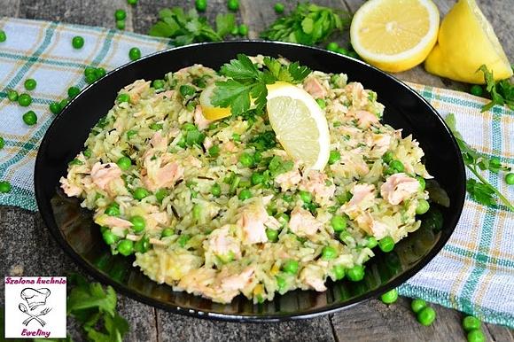 Risotto z łososiem i zielonym groszkiem