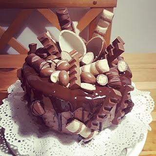 Tort kinder z czarną porzeczką i czekoladą