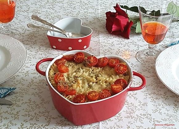Makaron zapiekany z tuńczykiem i groszkiem