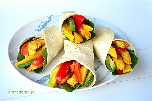 Tortilla z mango, kurczakiem i awokado