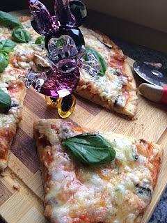 Pizza serowa - która przywabiła mysz