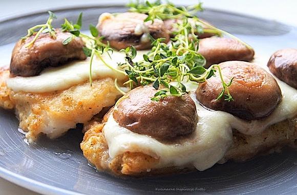 Halibut zapiekany pod mozzarellą i pieczarkami